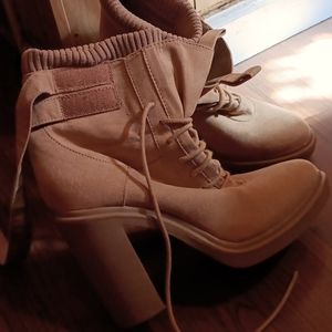 Winter or fall boots. Size 8. Camel color gently used.